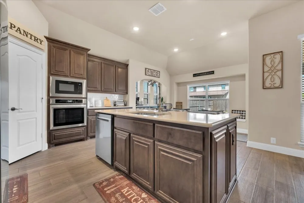 312 Brooklyn Lane Ponder, TX 76259