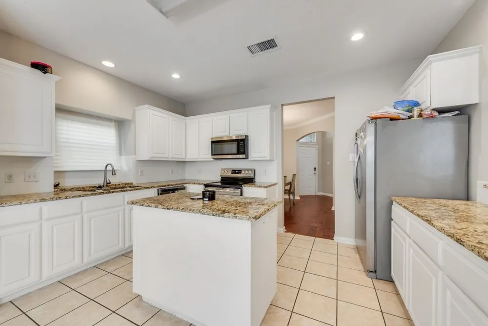 2300 Springmere Drive Arlington, TX 76012