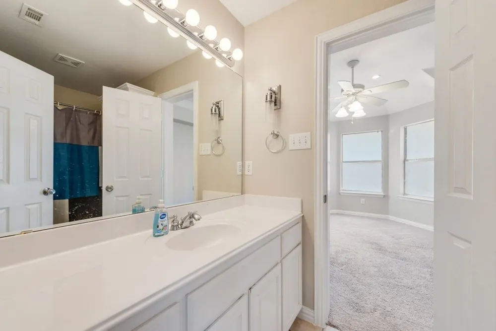 2300 Springmere Drive Arlington, TX 76012