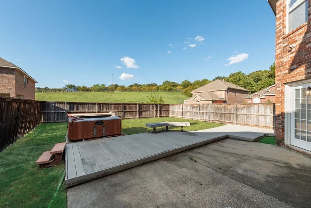 2300 Springmere Drive Arlington, TX 76012