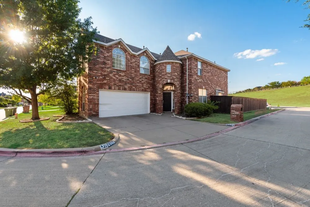 2300 Springmere Drive Arlington, TX 76012