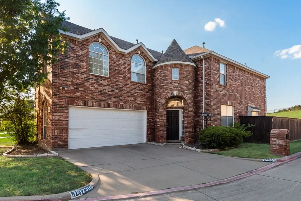 2300 Springmere Drive Arlington, TX 76012