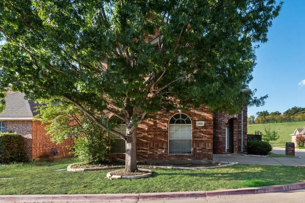 2300 Springmere Drive Arlington, TX 76012