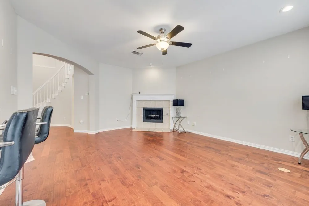 2300 Springmere Drive Arlington, TX 76012