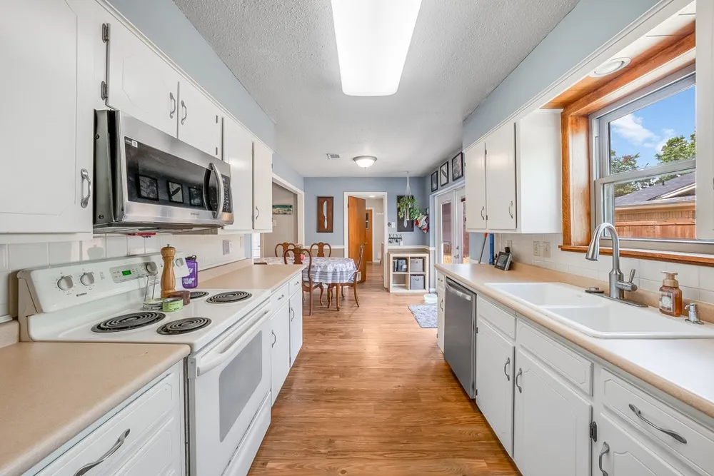2702 Shoreline Drive Sherman, TX 75092