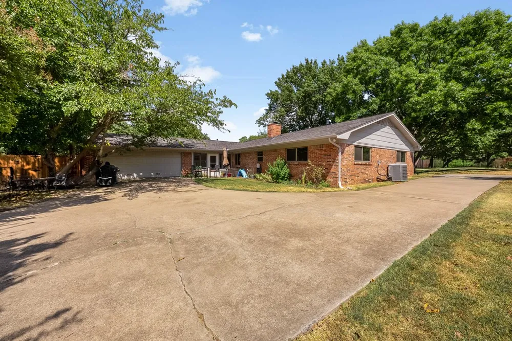 2702 Shoreline Drive Sherman, TX 75092