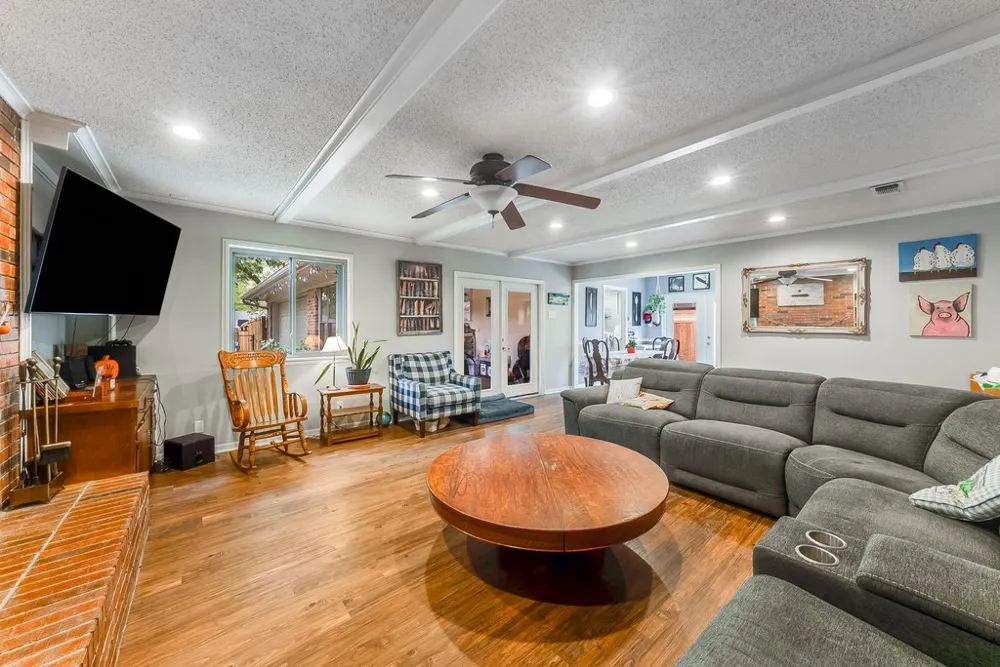2702 Shoreline Drive Sherman, TX 75092