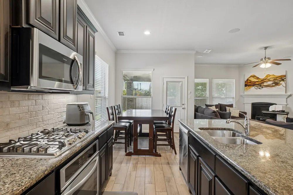 706 Dover Drive Midlothian, TX 76065