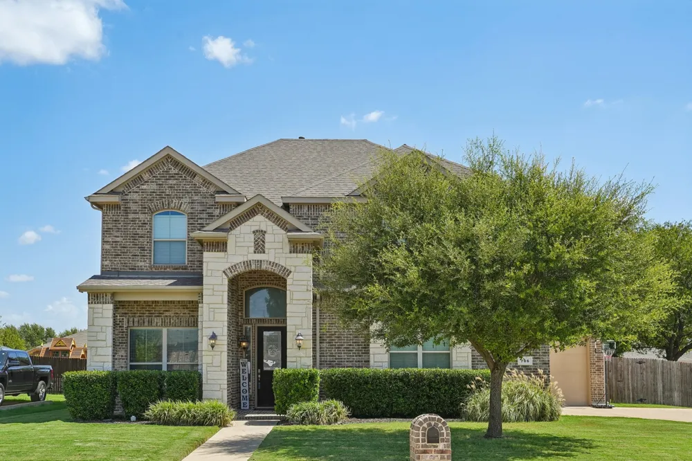 706 Dover Drive Midlothian, TX 76065
