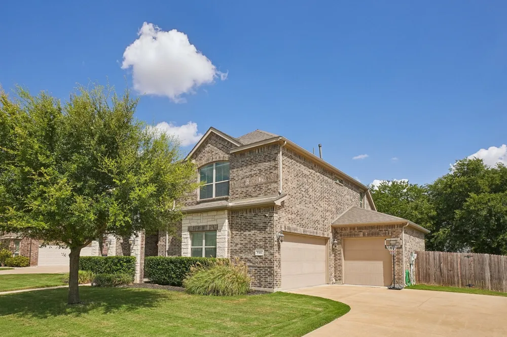 706 Dover Drive Midlothian, TX 76065