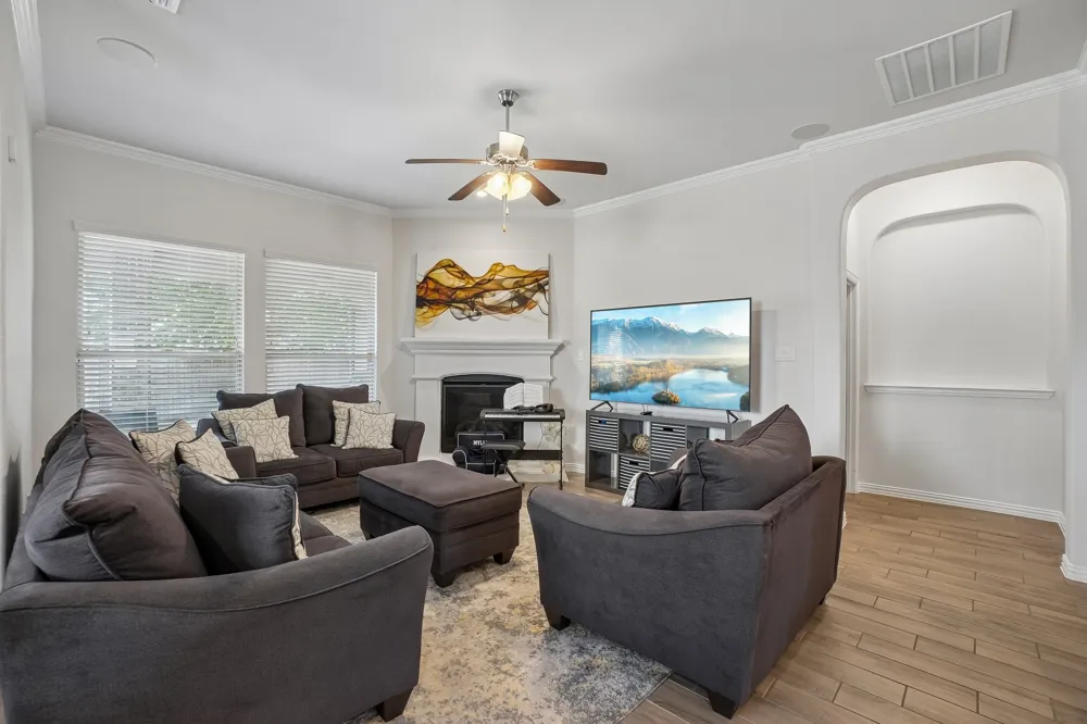 706 Dover Drive Midlothian, TX 76065