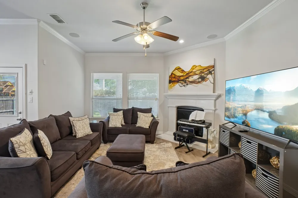 706 Dover Drive Midlothian, TX 76065