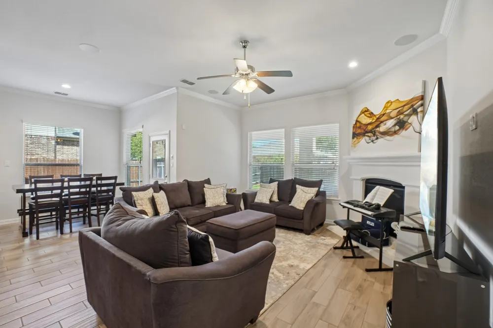 706 Dover Drive Midlothian, TX 76065