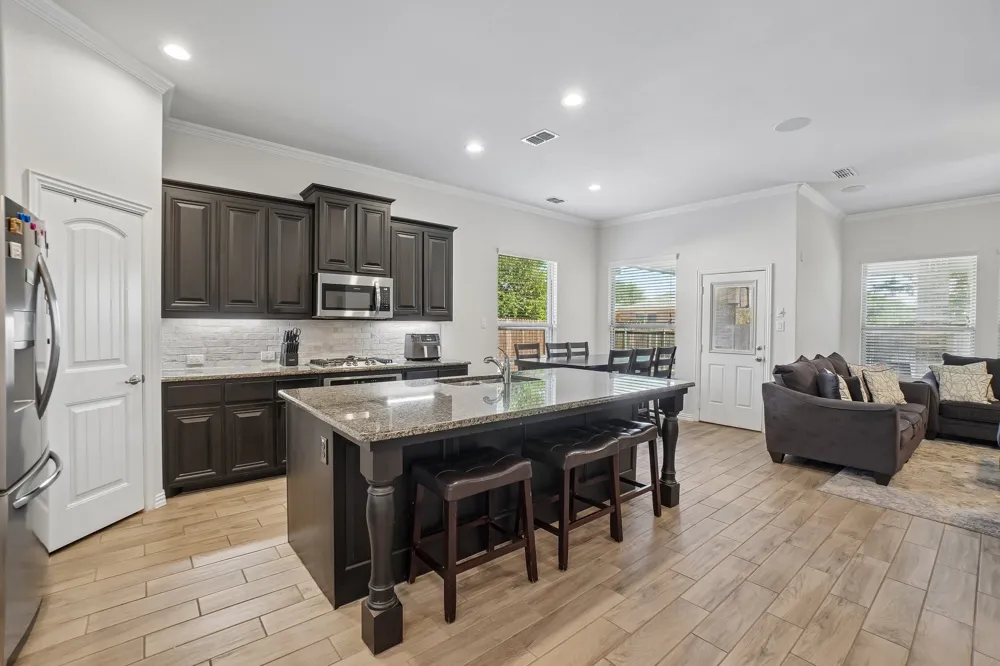 706 Dover Drive Midlothian, TX 76065