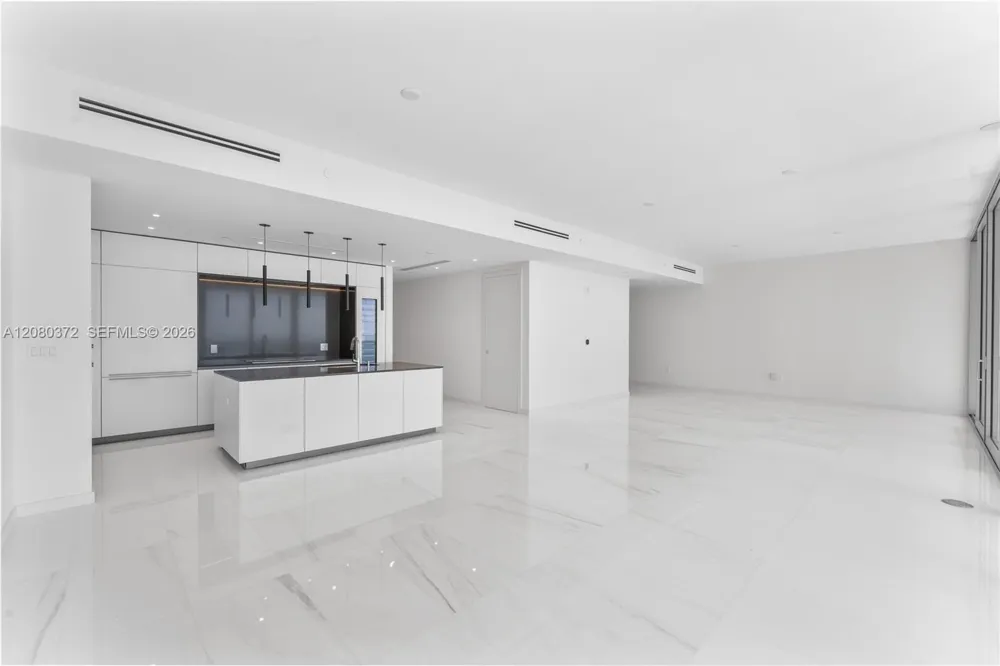 300 Biscayne Blvd Way #4102 Miami, FL 33131