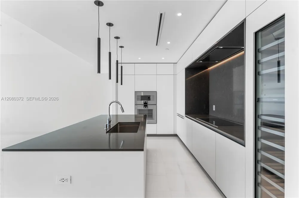 300 Biscayne Blvd Way #4102 Miami, FL 33131