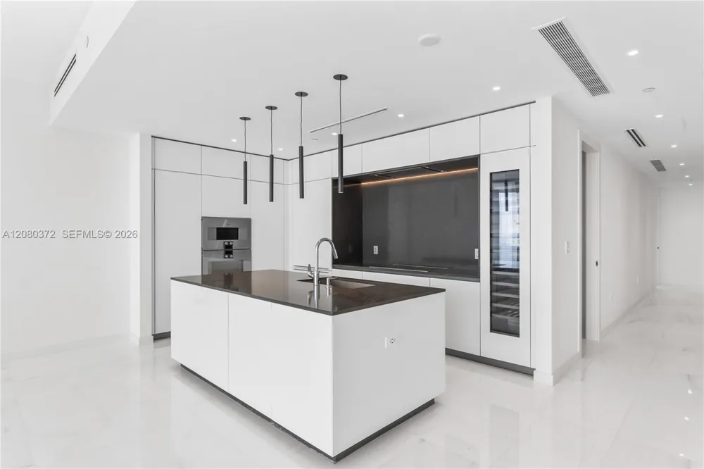 300 Biscayne Blvd Way #4102 Miami, FL 33131