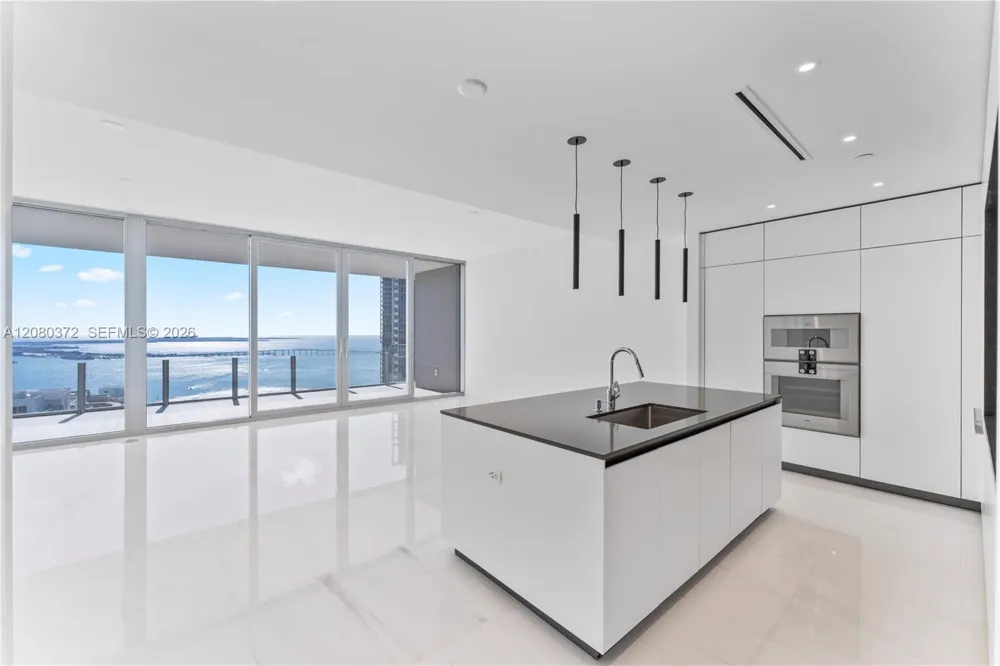 300 Biscayne Blvd Way #4102 Miami, FL 33131