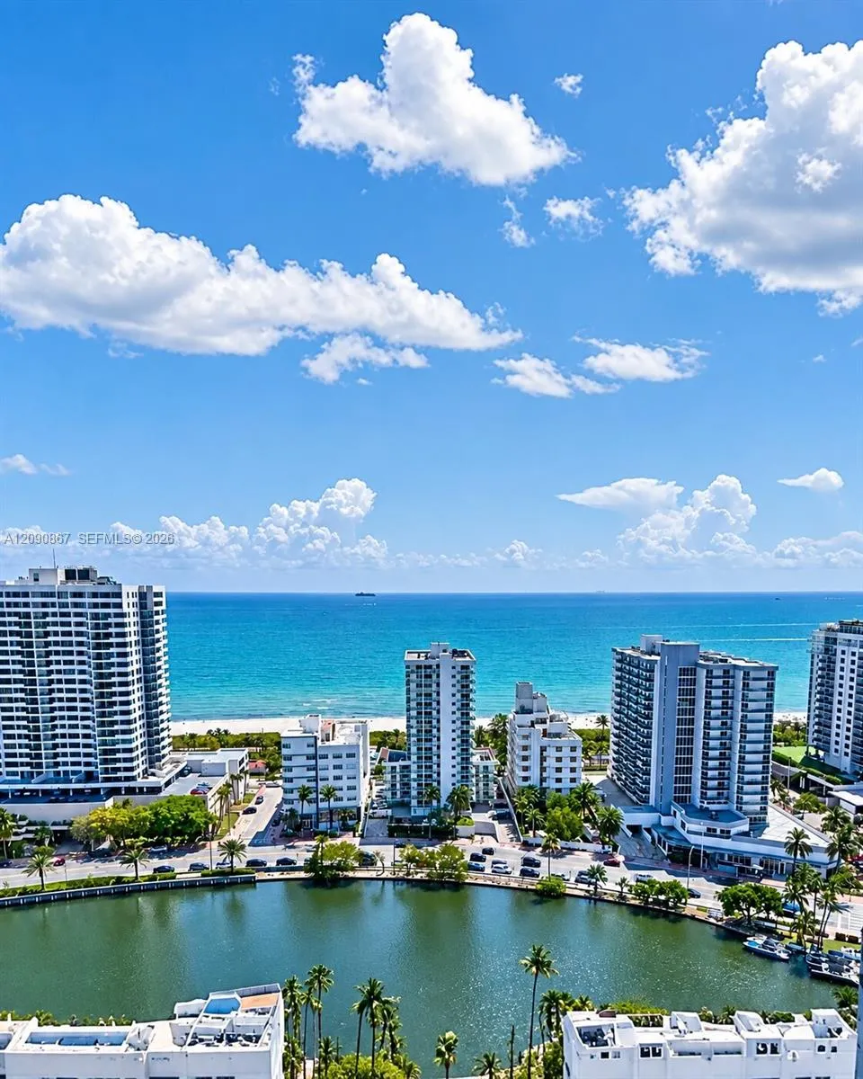 2457 Collins Ave #202 Miami Beach, FL 33140