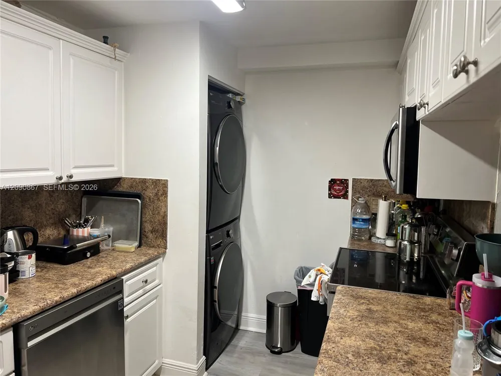 2457 Collins Ave #202 Miami Beach, FL 33140