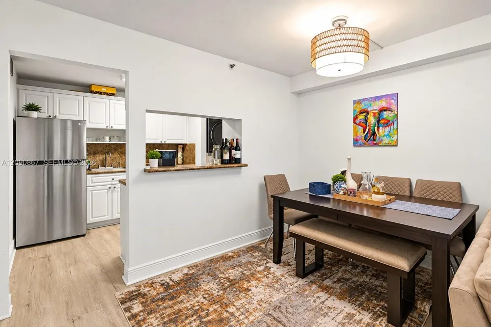 2457 Collins Ave #202 Miami Beach, FL 33140
