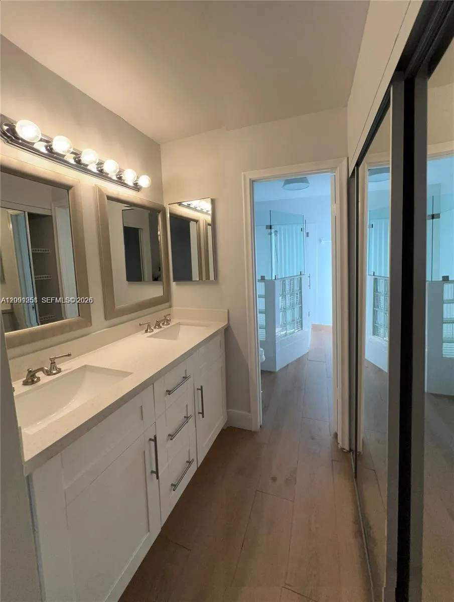 14964 SW 74th Ter #14964 Miami, FL 33193