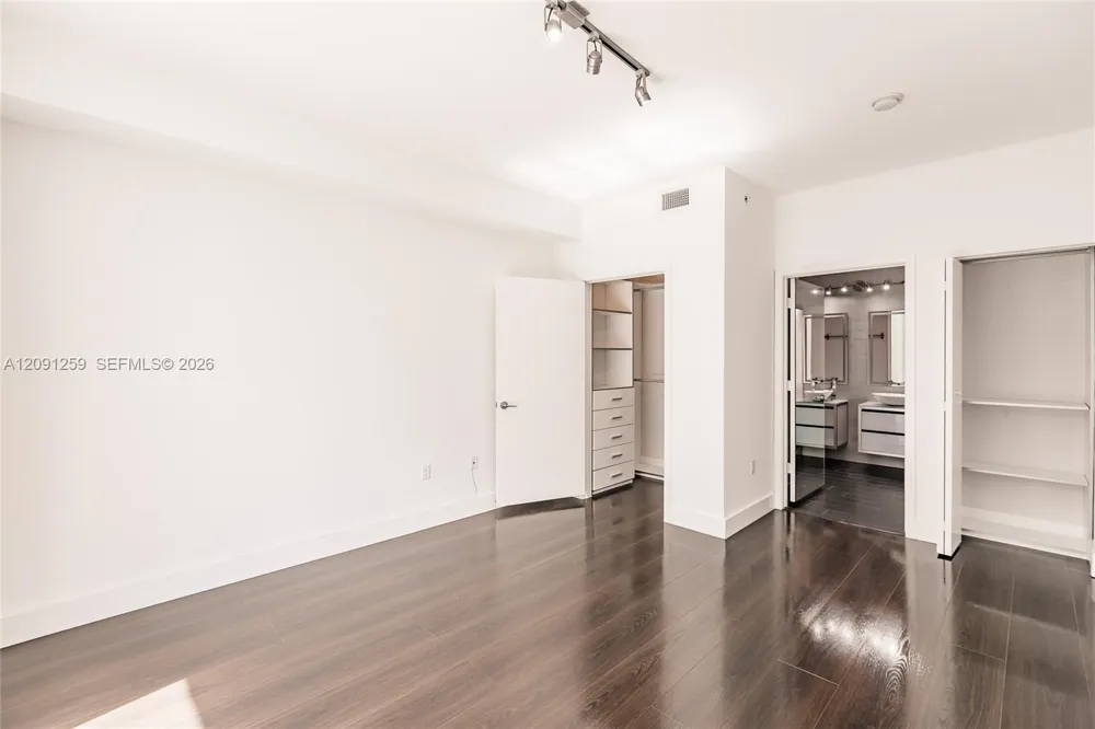 1111 SW 1st Ave #3216 Miami, FL 33130