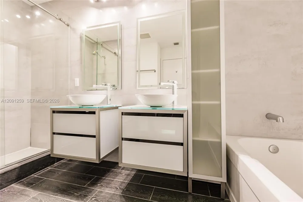 1111 SW 1st Ave #3216 Miami, FL 33130