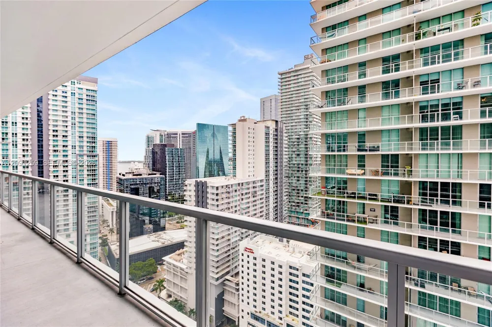 1111 SW 1st Ave #3216 Miami, FL 33130