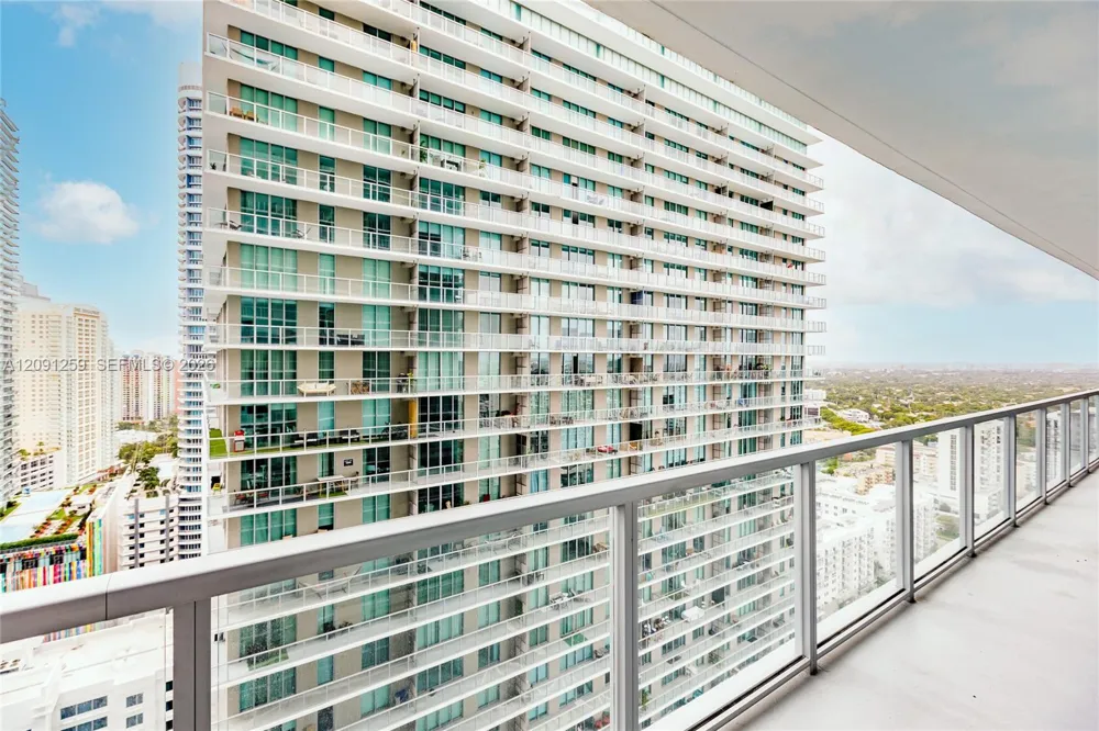 1111 SW 1st Ave #3216 Miami, FL 33130