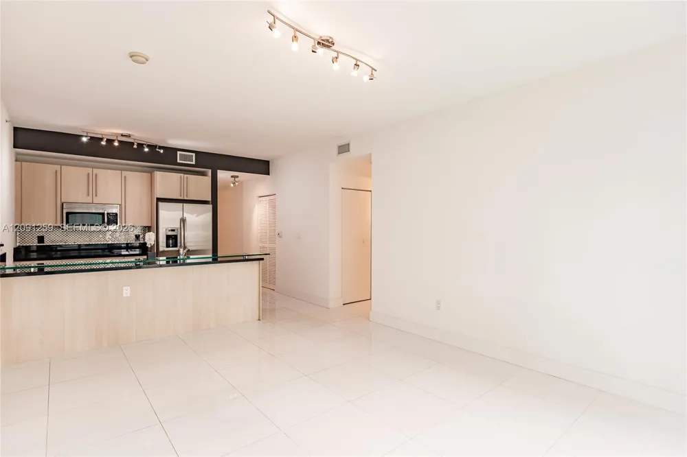 1111 SW 1st Ave #3216 Miami, FL 33130