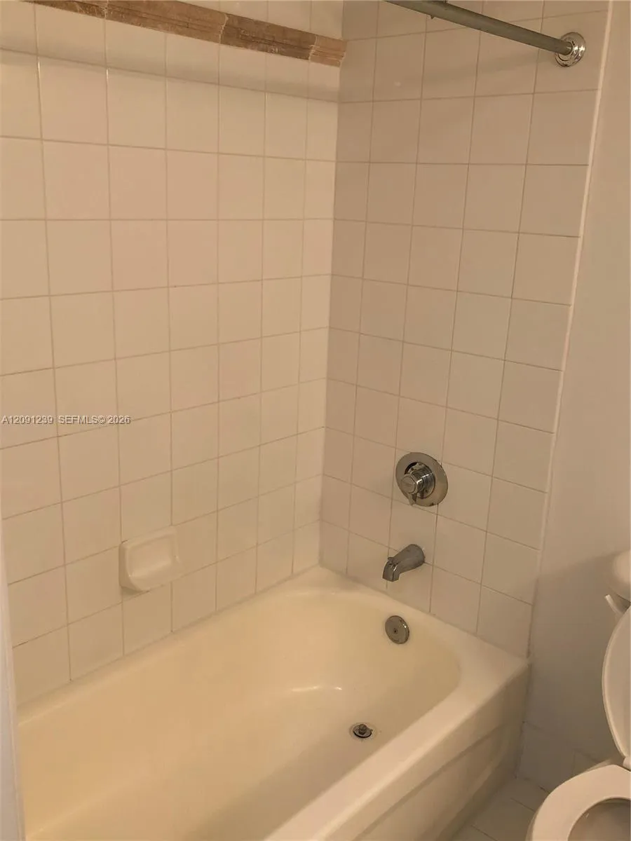 1200 Brickell Bay Dr #2416 Miami, FL 33131
