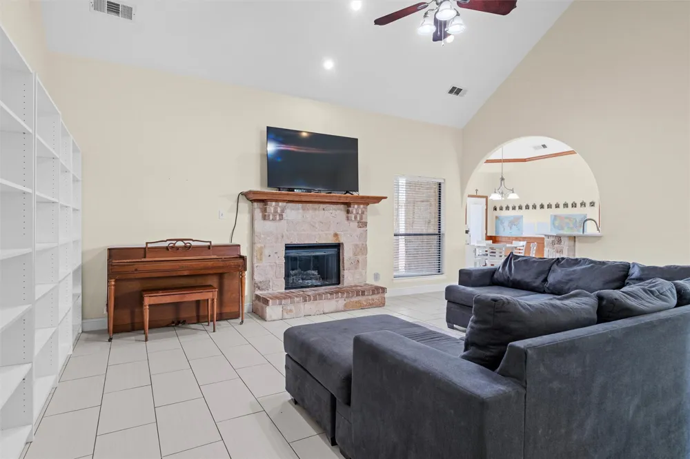 7241 Colwell Drive Midlothian, TX 76065