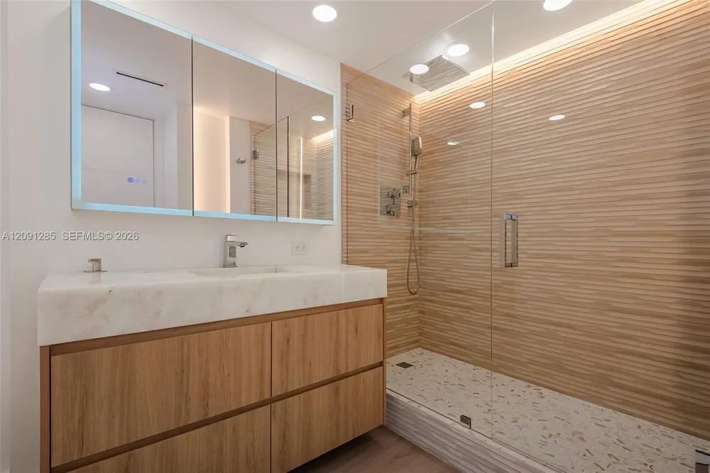 2301 Collins Ave #834 Miami Beach, FL 33139