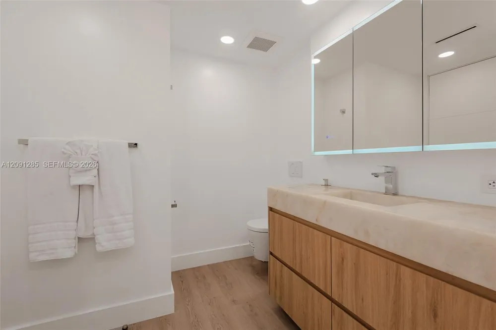 2301 Collins Ave #834 Miami Beach, FL 33139
