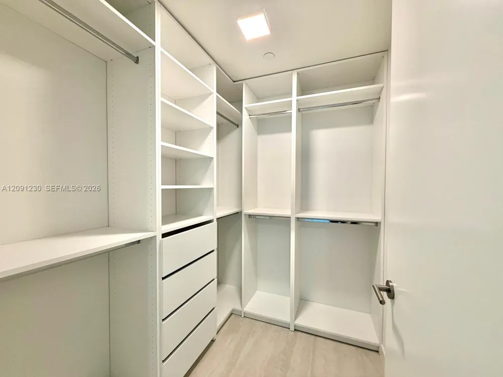 77 SE 5th st #2506 Miami, FL 33131