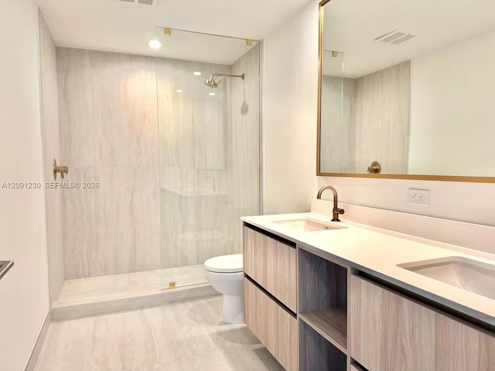 77 SE 5th st #2506 Miami, FL 33131