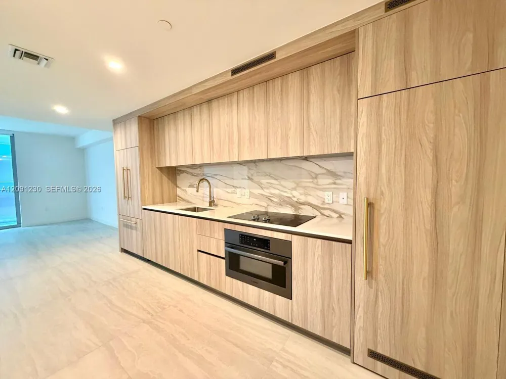77 SE 5th st #2506 Miami, FL 33131