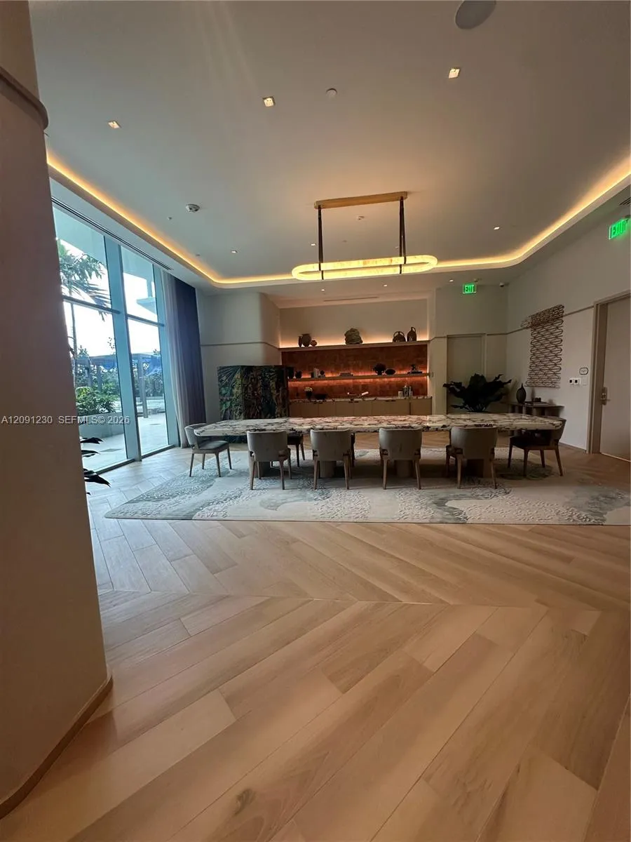 77 SE 5th st #2506 Miami, FL 33131
