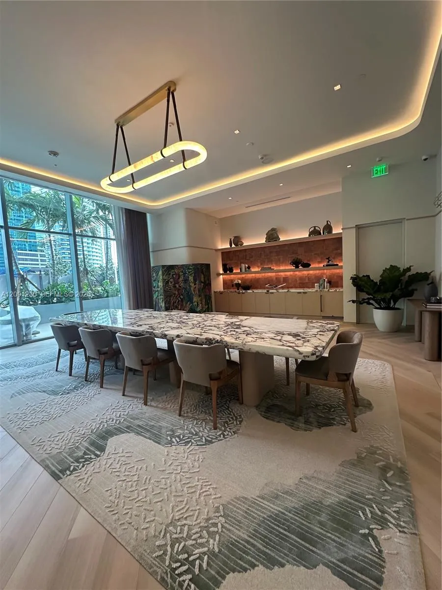 77 SE 5th st #2506 Miami, FL 33131