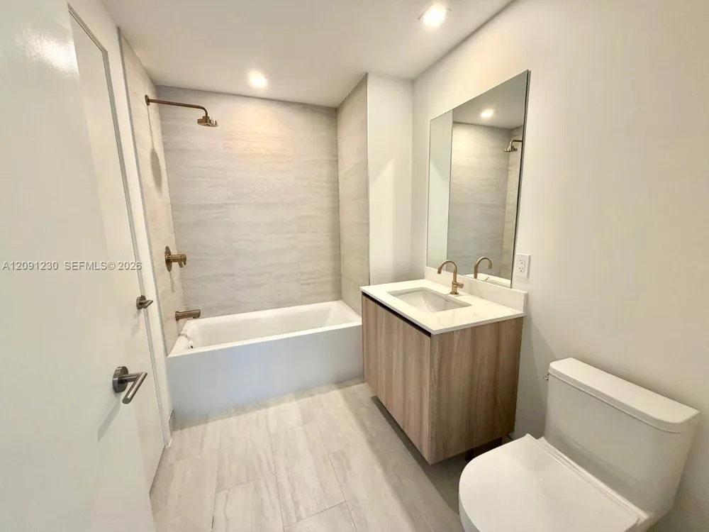77 SE 5th st #2506 Miami, FL 33131