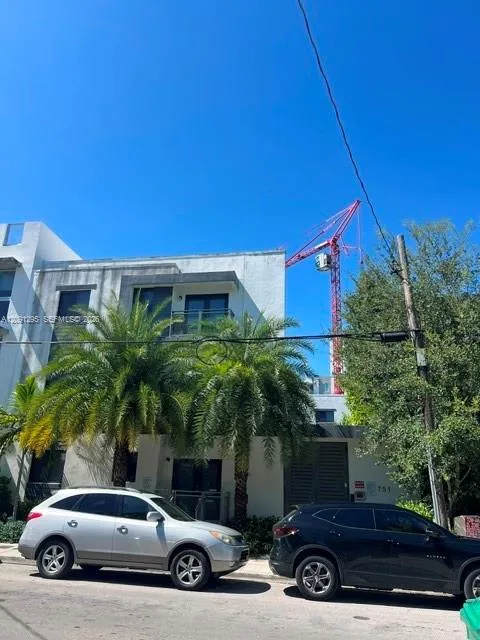 751 NW 1st St #101 Miami, FL 33128