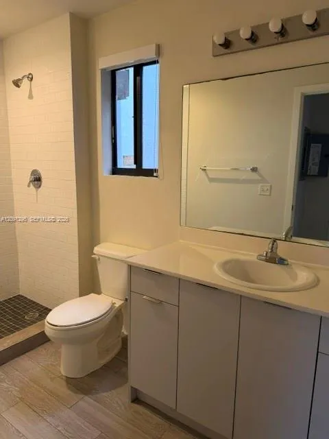 751 NW 1st St #101 Miami, FL 33128