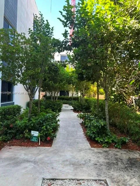 751 NW 1st St #101 Miami, FL 33128