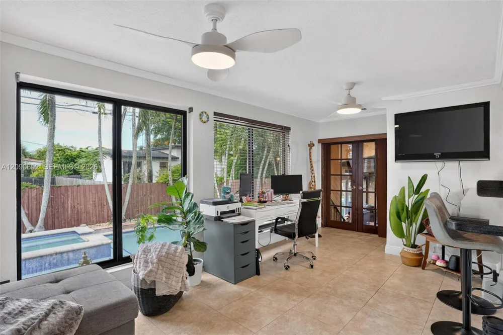 7911 SW 18th Ter Miami, FL 33155