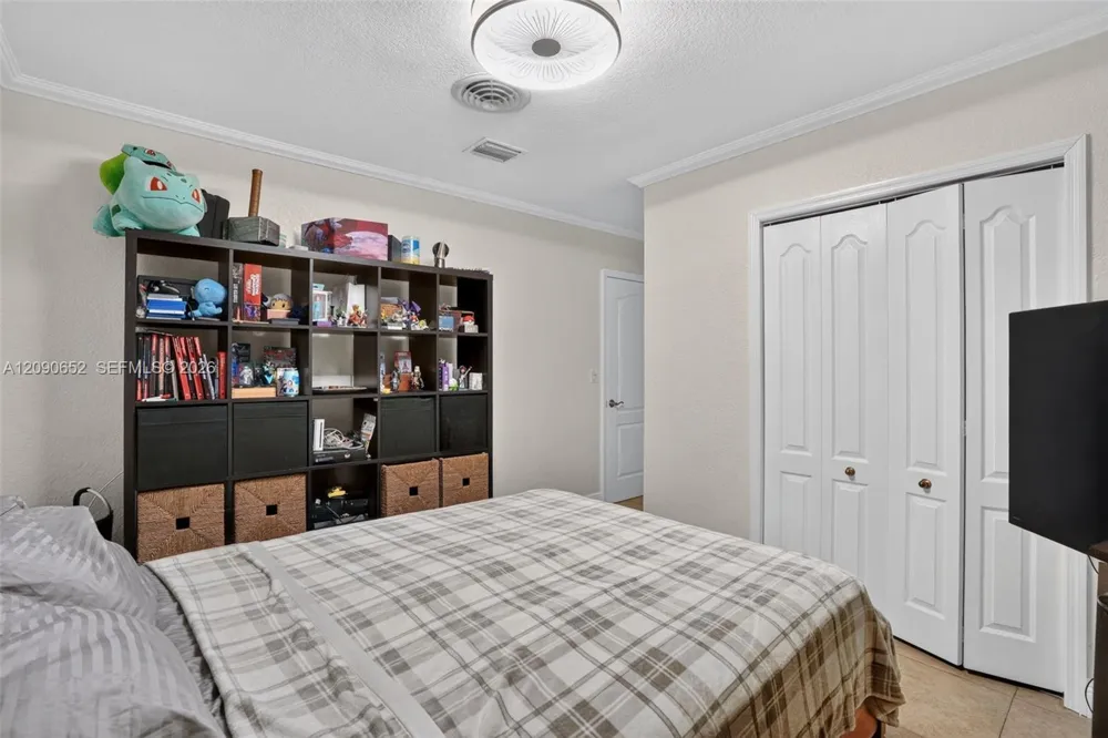 7911 SW 18th Ter Miami, FL 33155