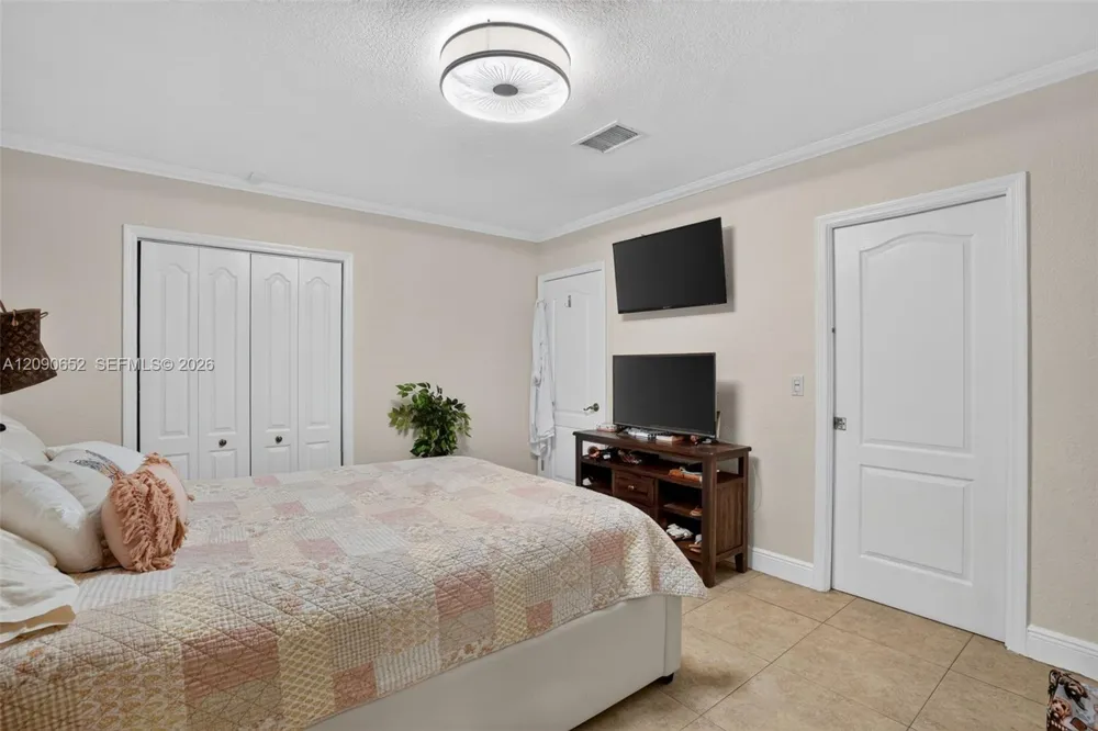 7911 SW 18th Ter Miami, FL 33155