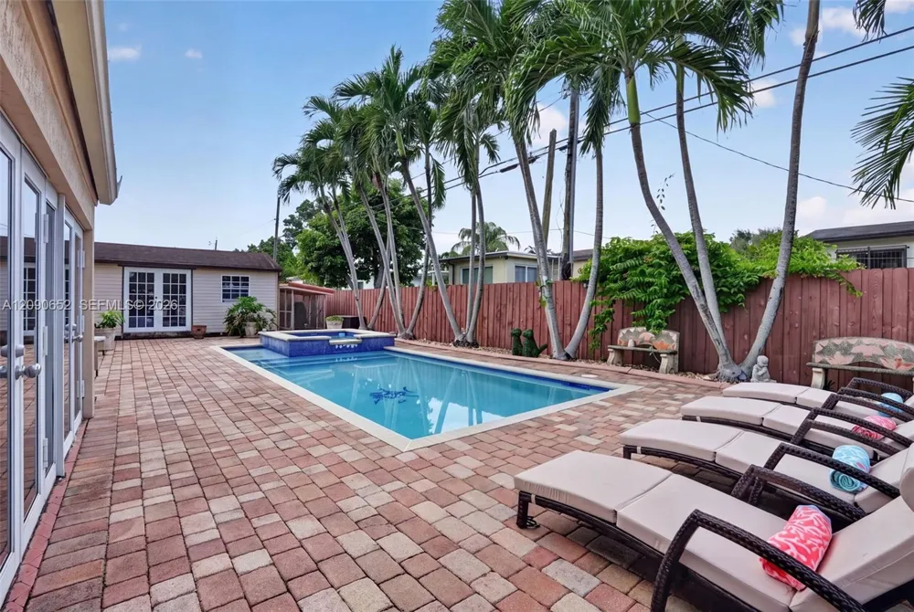 7911 SW 18th Ter Miami, FL 33155