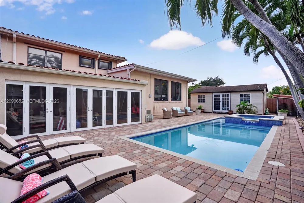 7911 SW 18th Ter Miami, FL 33155