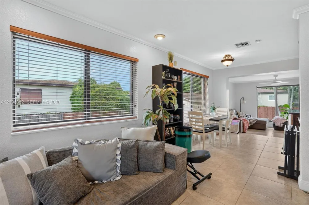 7911 SW 18th Ter Miami, FL 33155